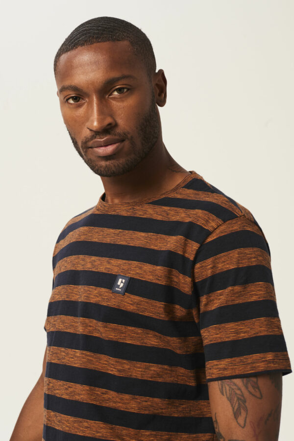 T.shirt rayé brique et bleu marine