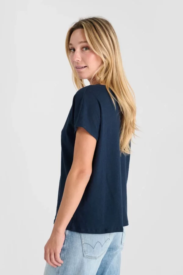 T-shirt bleu marine en lin – Image 4