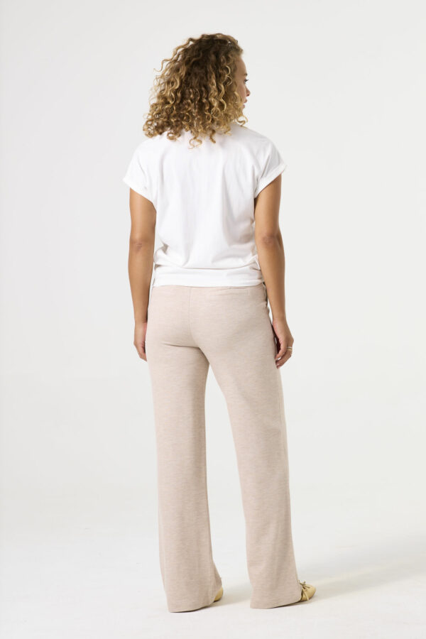 T-shirt brodé LOVE – Image 3