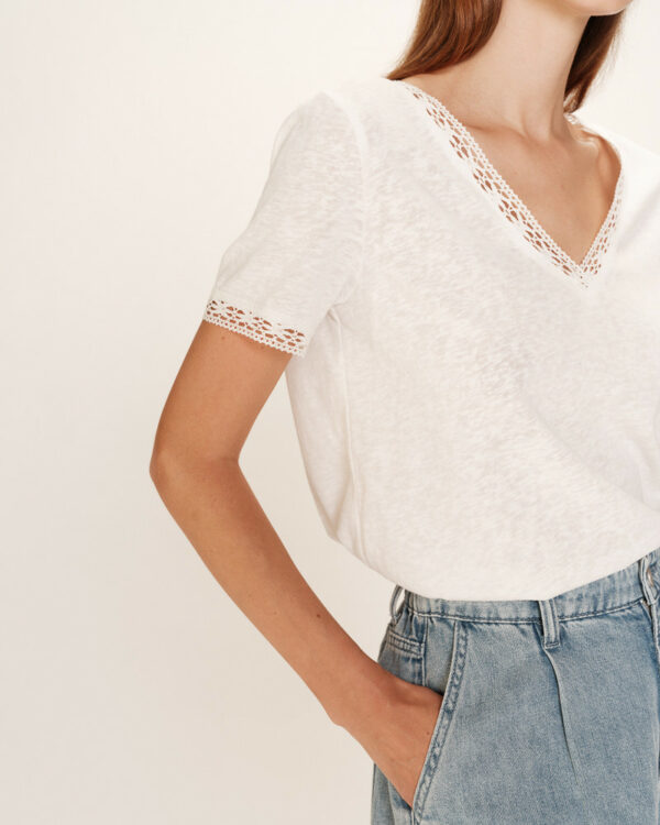 T-shirt col V dentelle