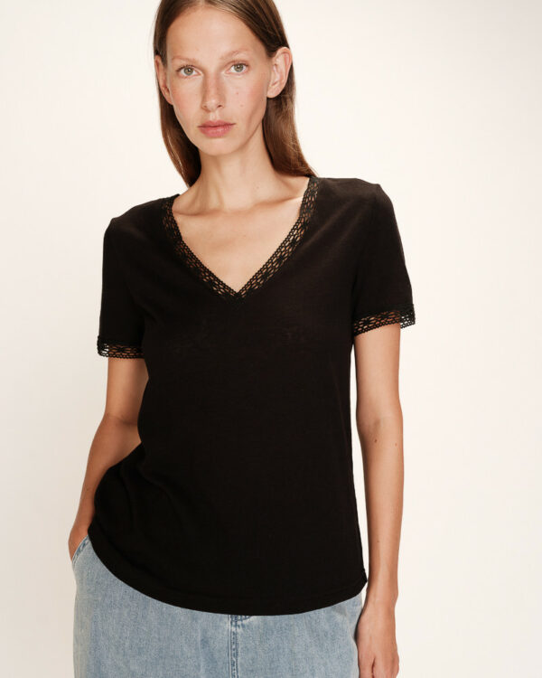 T-shirt col V dentelle noir