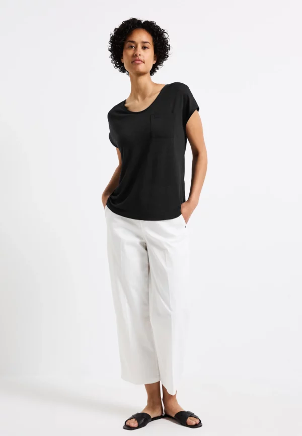 T.shirt noir avec une poche – Image 4