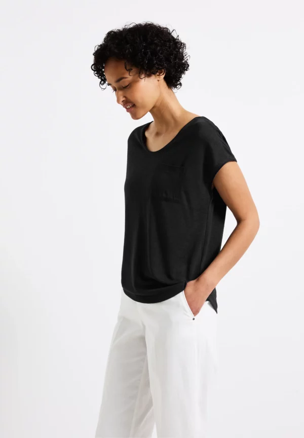 T.shirt noir avec une poche – Image 2