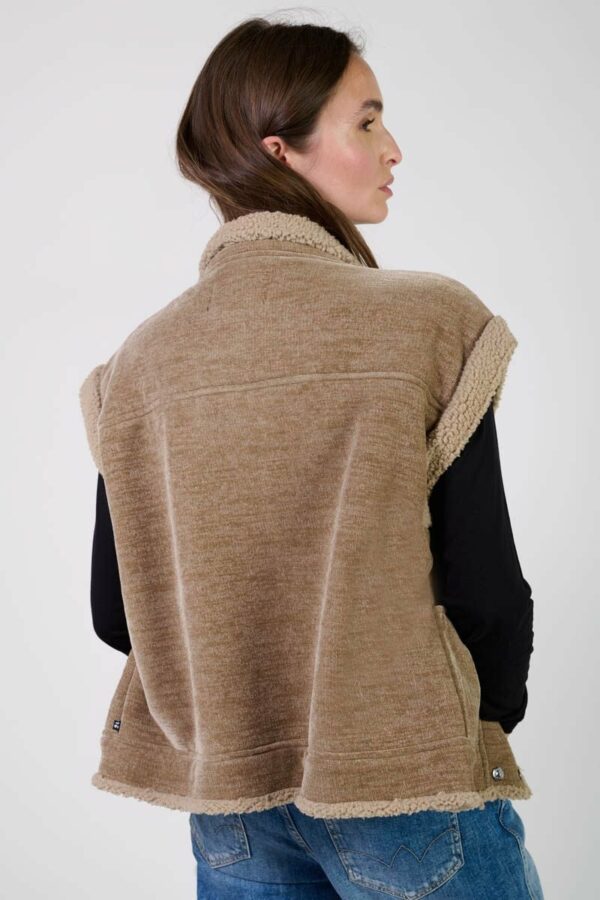 Veste sans manches boutonnée marron – Image 4