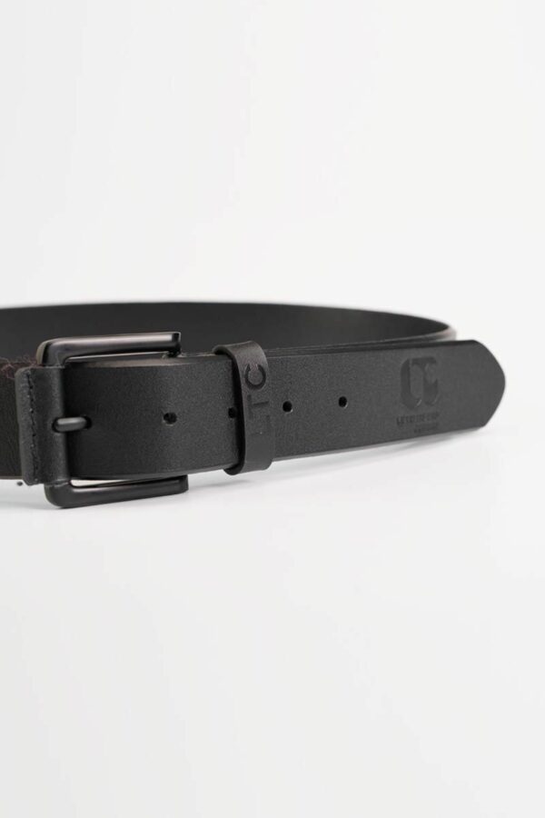 Ceinture noire en cuir