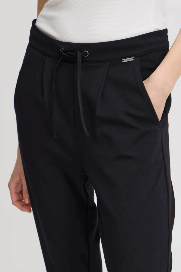 Pantalon en jersey noir coupe droite