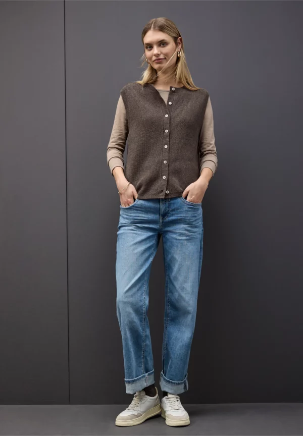Gilet boutonnée sans manches chocolat – Image 5