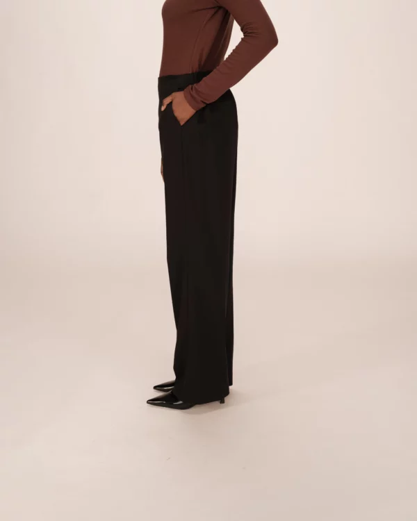 Pantalon tailleur fluide noir – Image 4