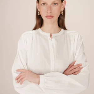 Blouse boutonnée en dentelle