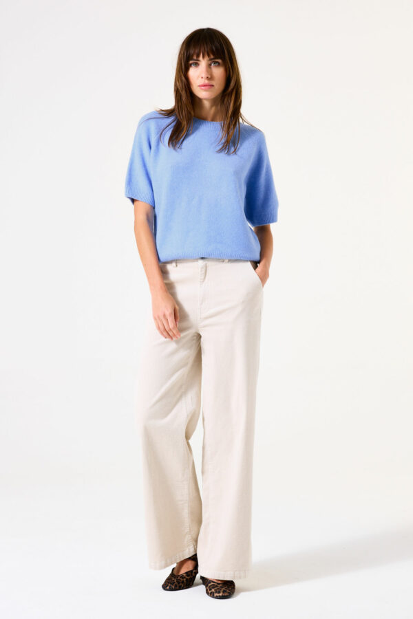 Pull manches courtes bleu lavande – Image 2