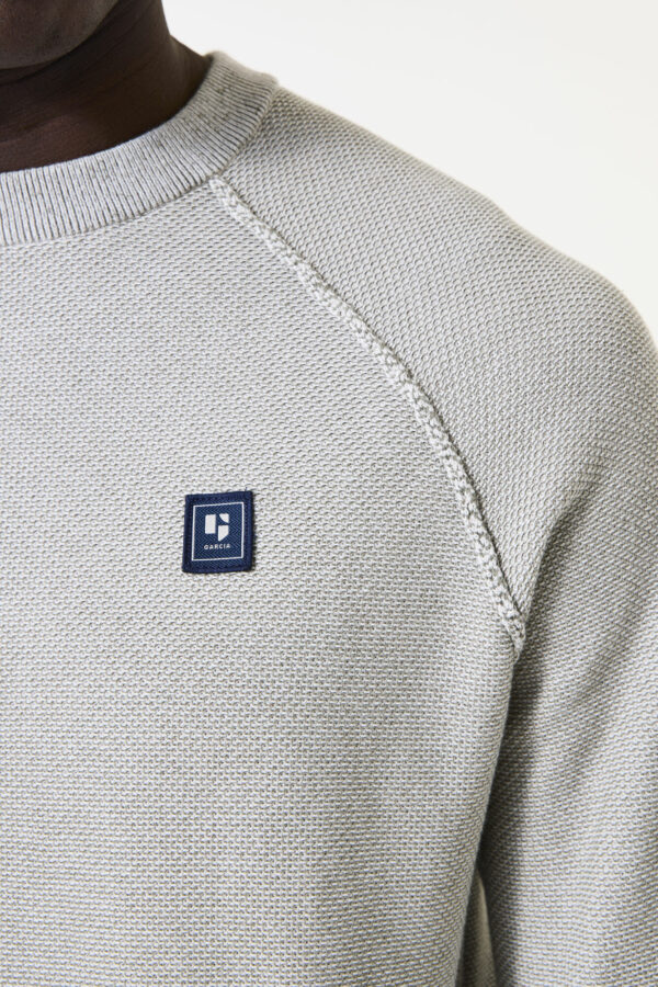 Pull gris en coton – Image 4
