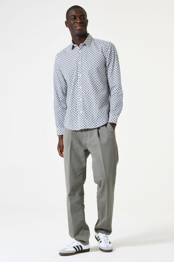 Chemise blanche et bleue – Image 2