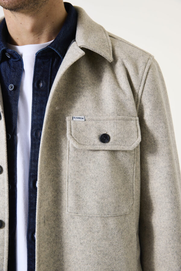 Sur chemise beige – Image 4
