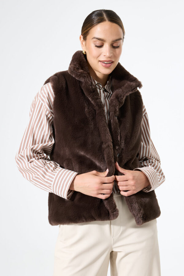 Veste sans manches fausse fourrure chocolat – Image 3