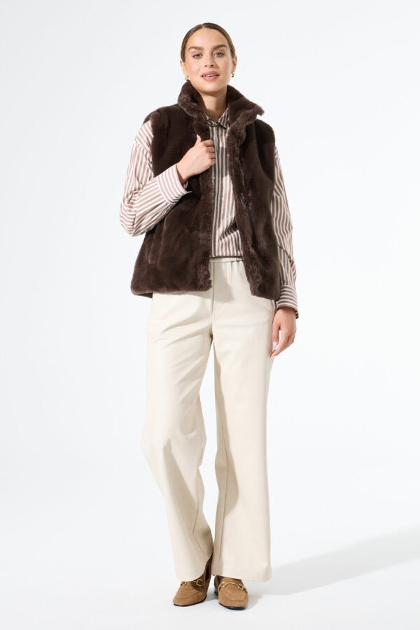 Veste sans manches fausse fourrure chocolat – Image 2