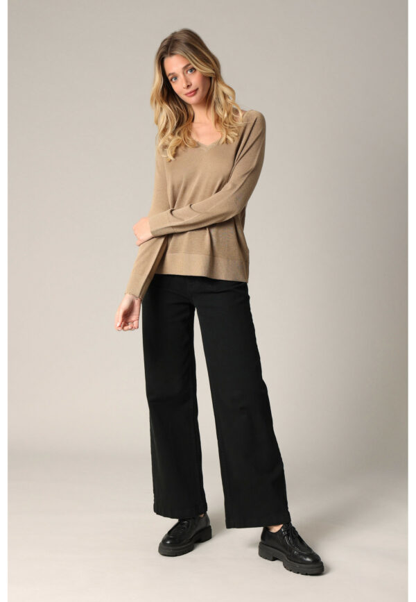Pull col V pailleté doré – Image 2