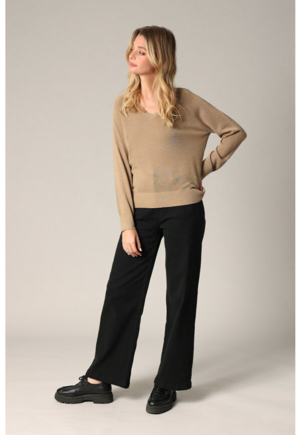 Pull col V pailleté doré – Image 4