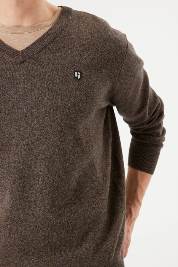 Pull col V marron