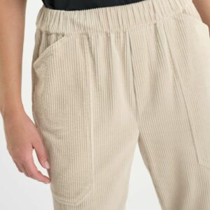 Pantalon en velours côtelé écru