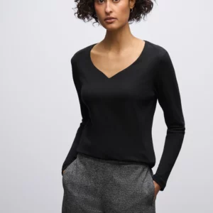 T-shirt avec encolure en cœur noir