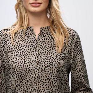 Chemisier beige et noir