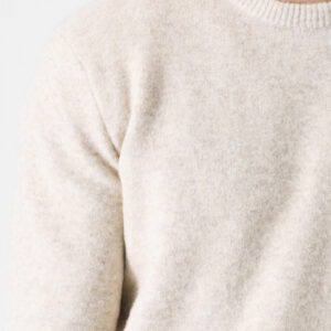 Pull col rond avec un peu de laine