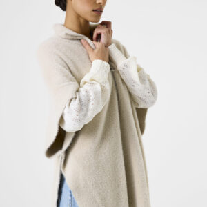 Pull sans manches écru cape