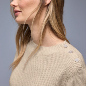 Pull détails boutons beige