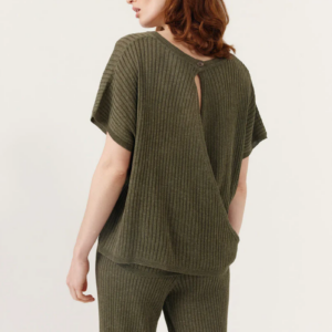 T-shirt maille côtelé kaki ouvert dans le dos