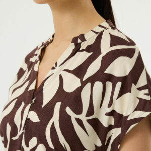 Blouse fleurie marron et écrue