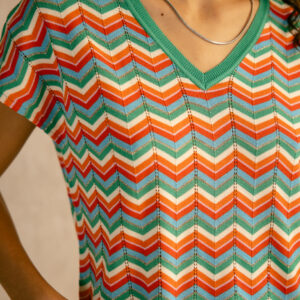 Pull col V motifs zigzag coloré