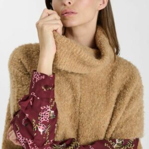 Poncho col roulé camel