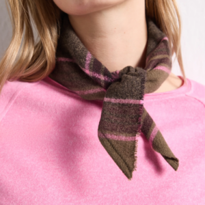 Foulard triangle Ă carreaux