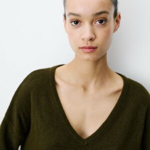 Pull ample col V en maille lurex kaki